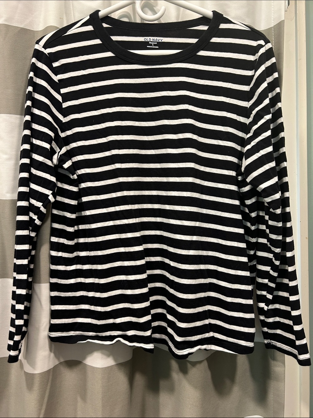Old Navy Black & White Striped Long Sleeve Shirt